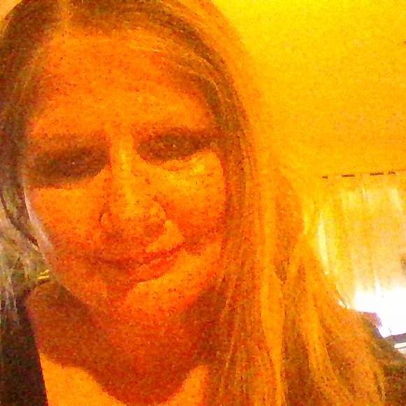 Meet your Posher, Pamela - Picture 1 of 1